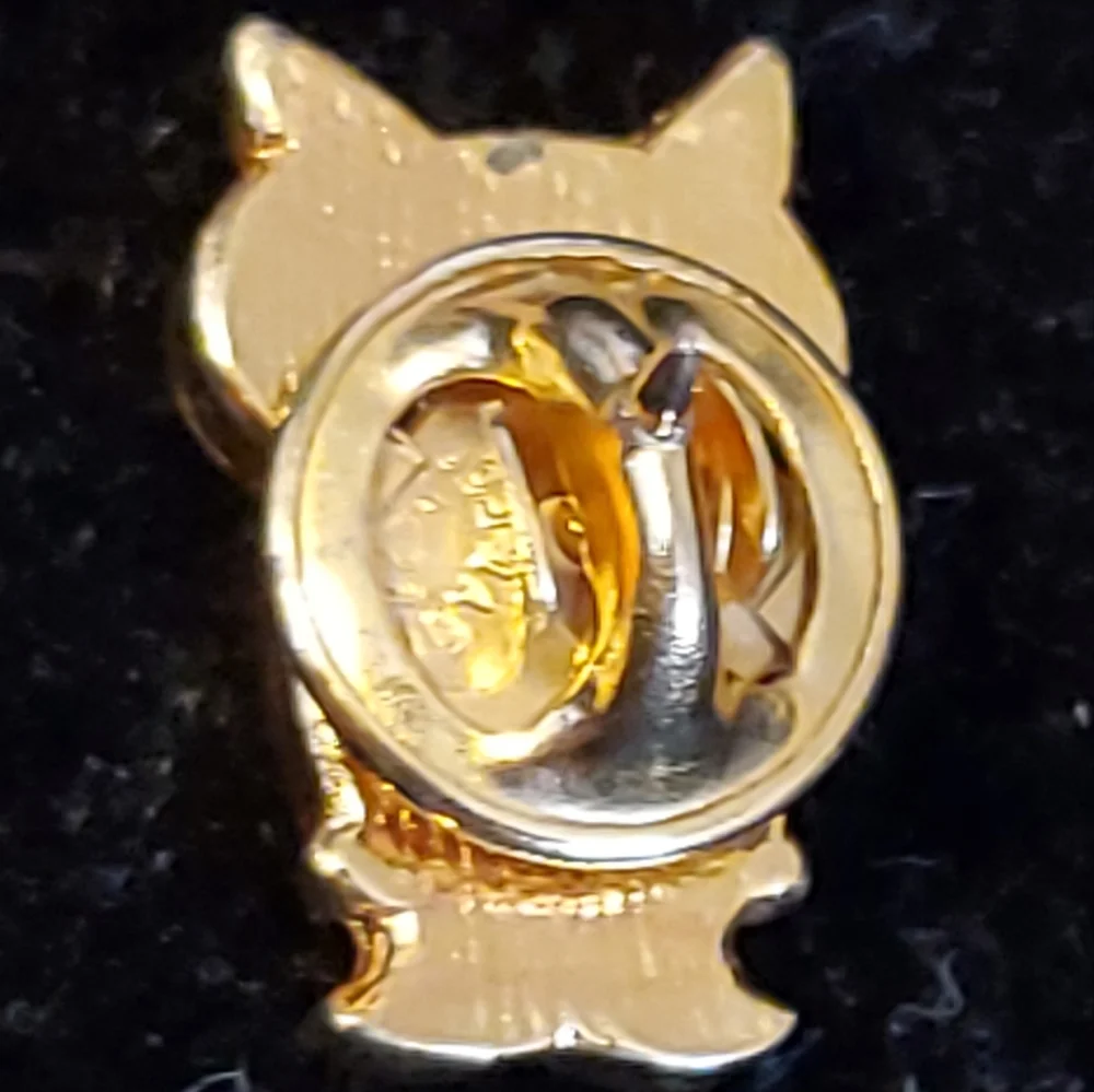 Goldtone owl pin red and green